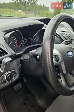 Внедорожник / Кроссовер Ford Escape 2014 в 