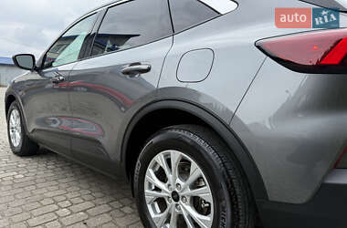 Позашляховик / Кросовер Ford Escape 2023 в 
