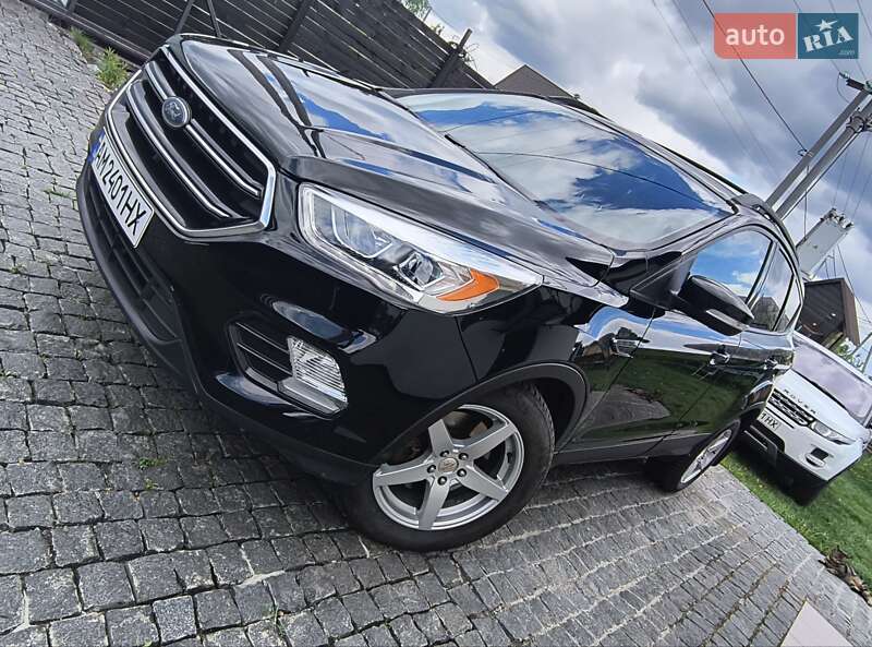 Внедорожник / Кроссовер Ford Escape 2017 в 