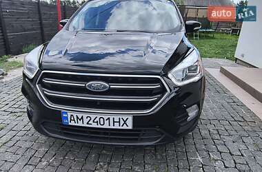 Внедорожник / Кроссовер Ford Escape 2017 в 