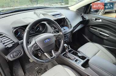 Внедорожник / Кроссовер Ford Escape 2017 в 