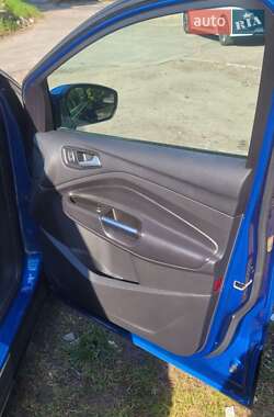 Внедорожник / Кроссовер Ford Escape 2016 в 