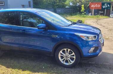 Внедорожник / Кроссовер Ford Escape 2016 в 