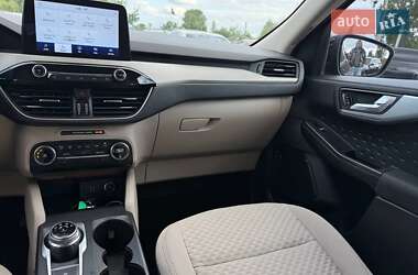 Внедорожник / Кроссовер Ford Escape 2020 в 