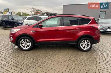 Позашляховик / Кросовер Ford Escape 2016 в 