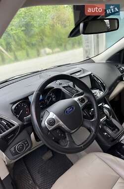 Внедорожник / Кроссовер Ford Escape 2015 в 