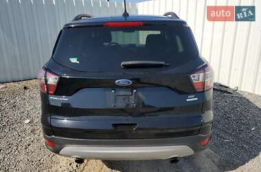 Внедорожник / Кроссовер Ford Escape 2018 в 