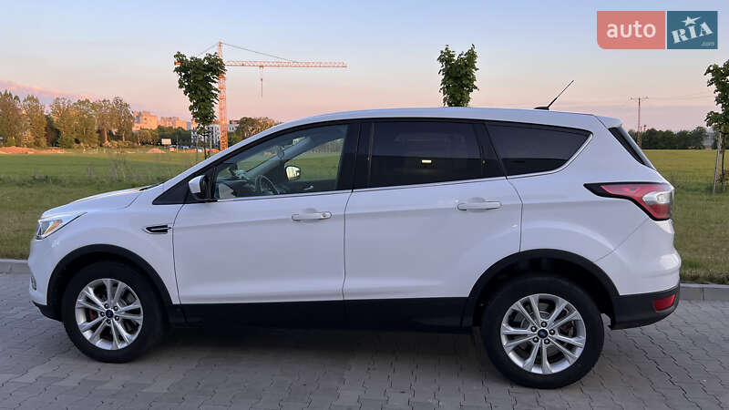 Позашляховик / Кросовер Ford Escape 2016 в Рівному