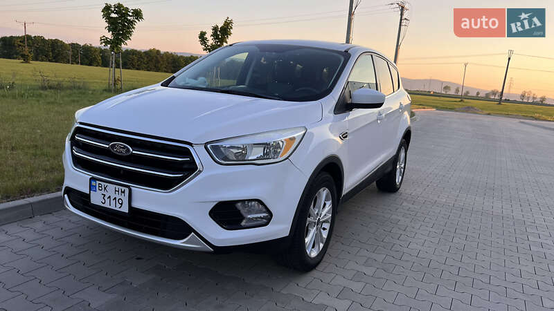 Позашляховик / Кросовер Ford Escape 2016 в Рівному