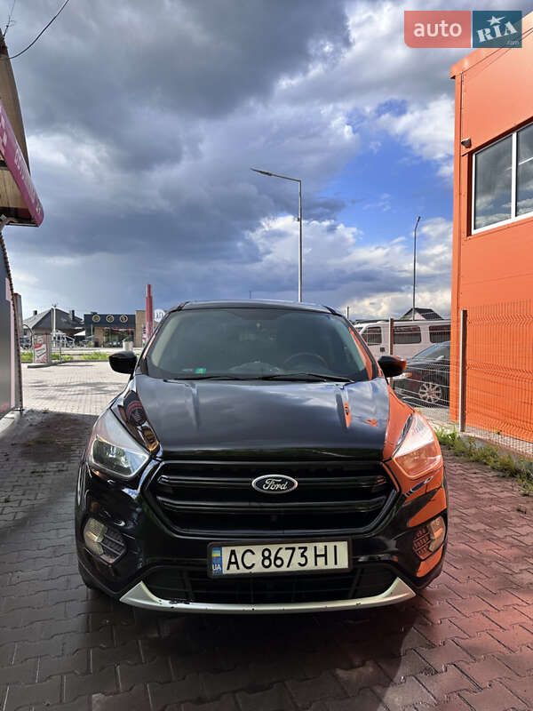 Внедорожник / Кроссовер Ford Escape 2016 в Луцке