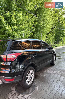 Внедорожник / Кроссовер Ford Escape 2016 в 