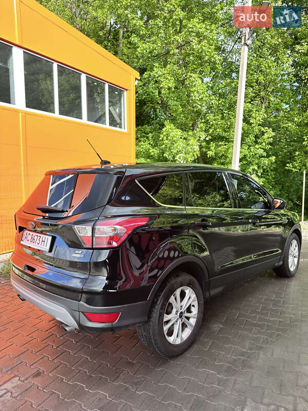 Внедорожник / Кроссовер Ford Escape 2016 в Луцке