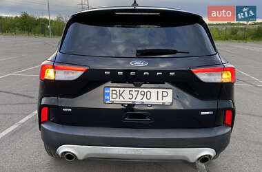 Позашляховик / Кросовер Ford Escape 2020 в 