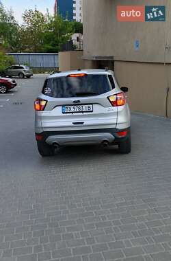 Внедорожник / Кроссовер Ford Escape 2017 в 