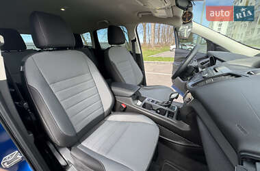 Позашляховик / Кросовер Ford Escape 2017 в 