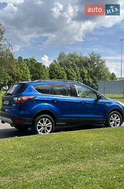 Внедорожник / Кроссовер Ford Escape 2018 в 