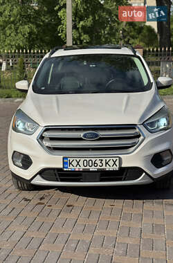 Внедорожник / Кроссовер Ford Escape 2017 в 