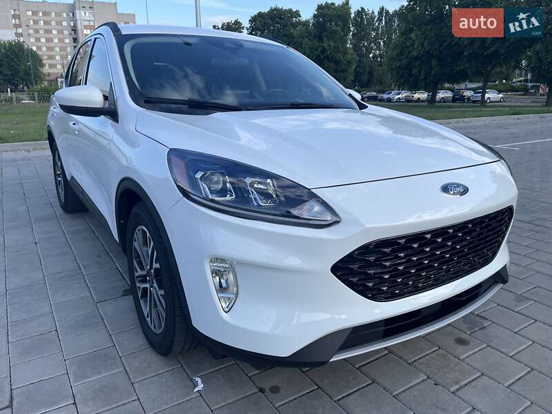 Позашляховик / Кросовер Ford Escape 2020 в 