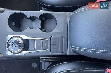 Позашляховик / Кросовер Ford Escape 2020 в 