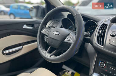 Внедорожник / Кроссовер Ford Escape 2016 в 