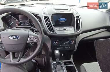 Внедорожник / Кроссовер Ford Escape 2016 в 