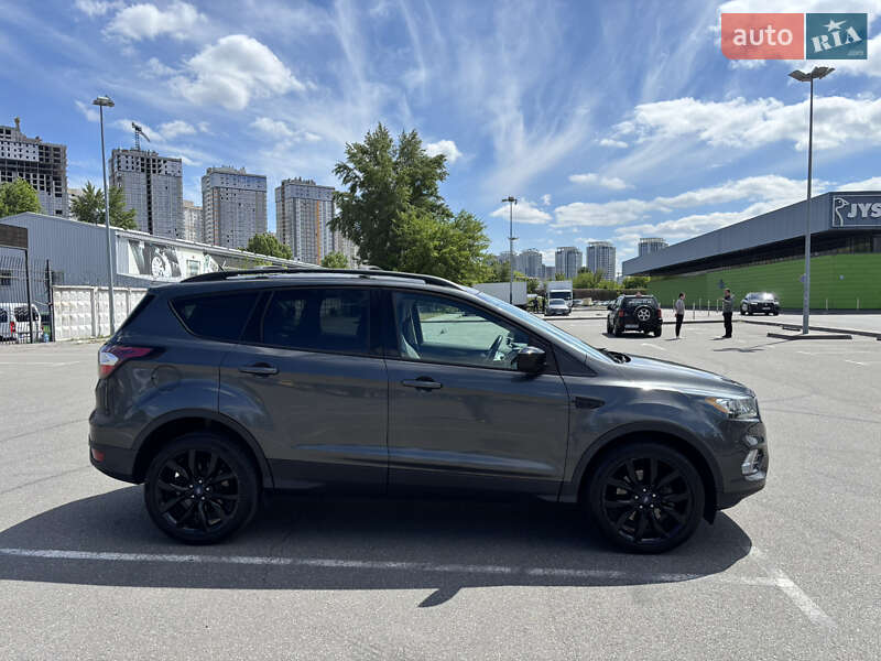 Внедорожник / Кроссовер Ford Escape 2016 в Киеве