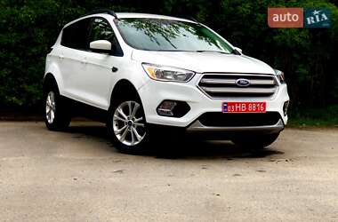 Позашляховик / Кросовер Ford Escape 2018 в 
