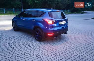 Позашляховик / Кросовер Ford Escape 2017 в Хмільнику