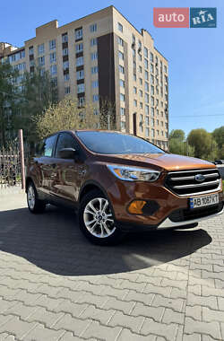 Внедорожник / Кроссовер Ford Escape 2016 в Хмельницком