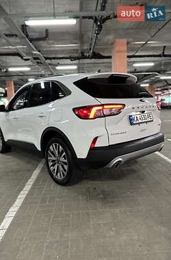 Позашляховик / Кросовер Ford Escape 2021 в 