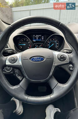 Внедорожник / Кроссовер Ford Escape 2015 в 