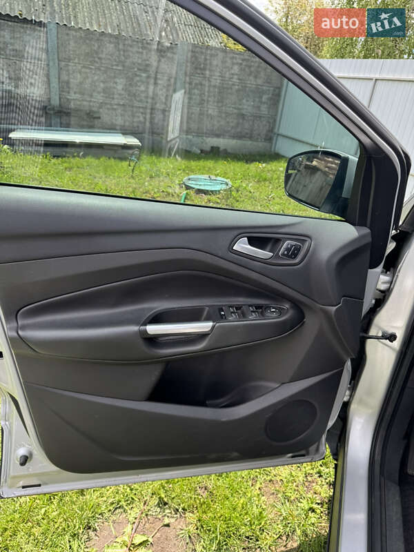 Внедорожник / Кроссовер Ford Escape 2015 в Киеве