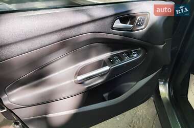 Внедорожник / Кроссовер Ford Escape 2019 в 