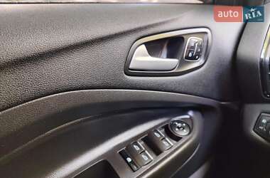 Внедорожник / Кроссовер Ford Escape 2019 в 