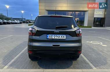 Внедорожник / Кроссовер Ford Escape 2017 в 