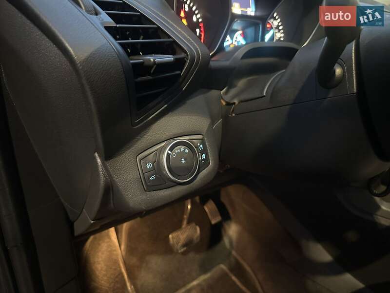 Внедорожник / Кроссовер Ford Escape 2017 в Днепре