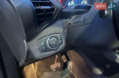 Внедорожник / Кроссовер Ford Escape 2017 в 