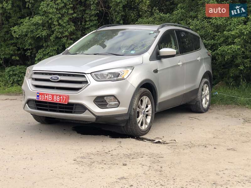 Внедорожник / Кроссовер Ford Escape 2016 в 