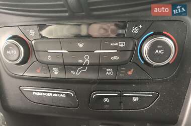 Внедорожник / Кроссовер Ford Escape 2016 в 