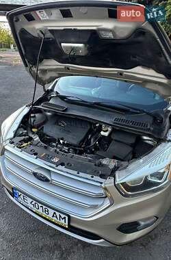 Внедорожник / Кроссовер Ford Escape 2017 в 