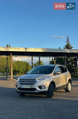 Внедорожник / Кроссовер Ford Escape 2017 в 
