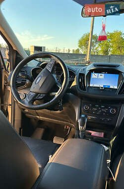Внедорожник / Кроссовер Ford Escape 2017 в 