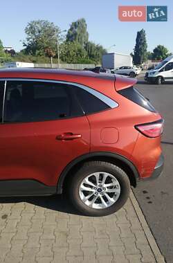 Позашляховик / Кросовер Ford Escape 2020 в 