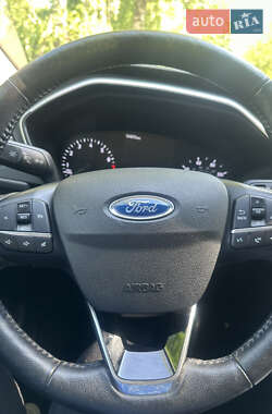 Внедорожник / Кроссовер Ford Escape 2020 в 