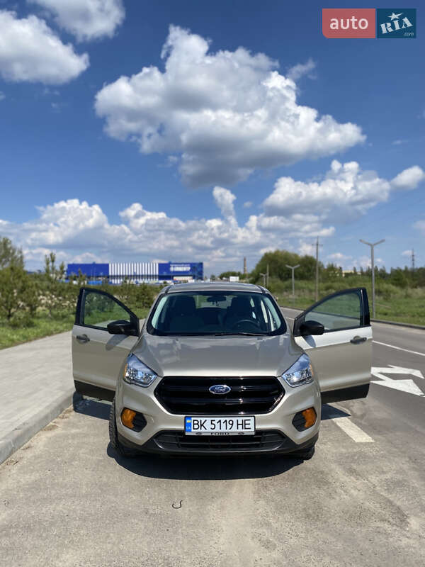 Внедорожник / Кроссовер Ford Escape 2017 в Ровно