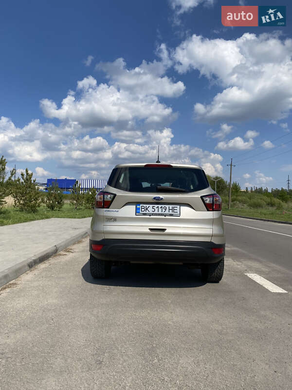 Внедорожник / Кроссовер Ford Escape 2017 в Ровно