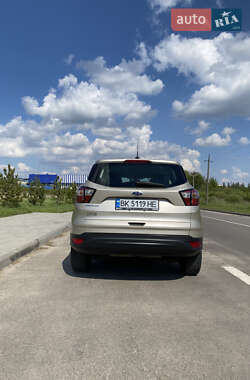 Внедорожник / Кроссовер Ford Escape 2017 в 