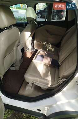 Внедорожник / Кроссовер Ford Escape 2014 в 