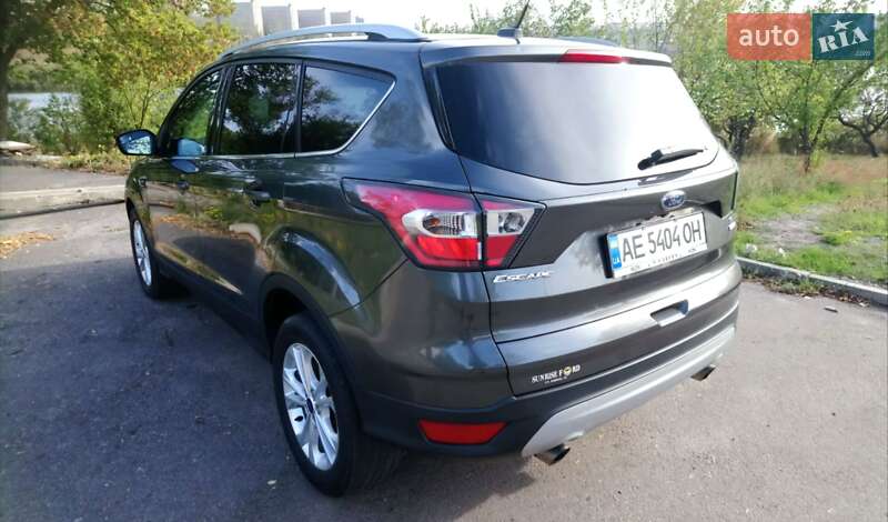Внедорожник / Кроссовер Ford Escape 2016 в Кривом Роге