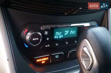 Внедорожник / Кроссовер Ford Escape 2013 в 